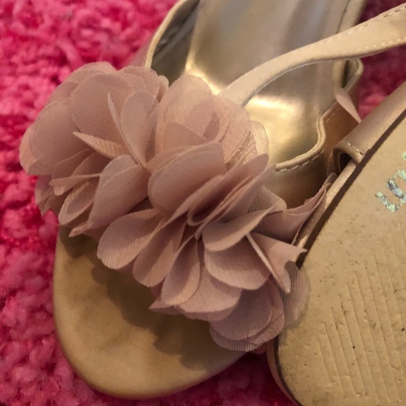 Shiny Wedge sandal - Picture 2 of 5